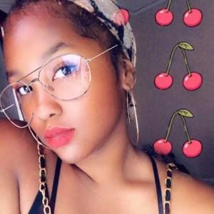 Meet your Posher, Amira